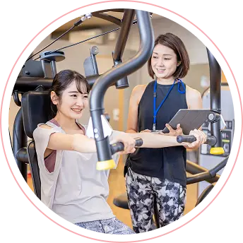 画像：トレーニング中の女性